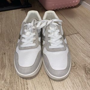 Women’s sneakers